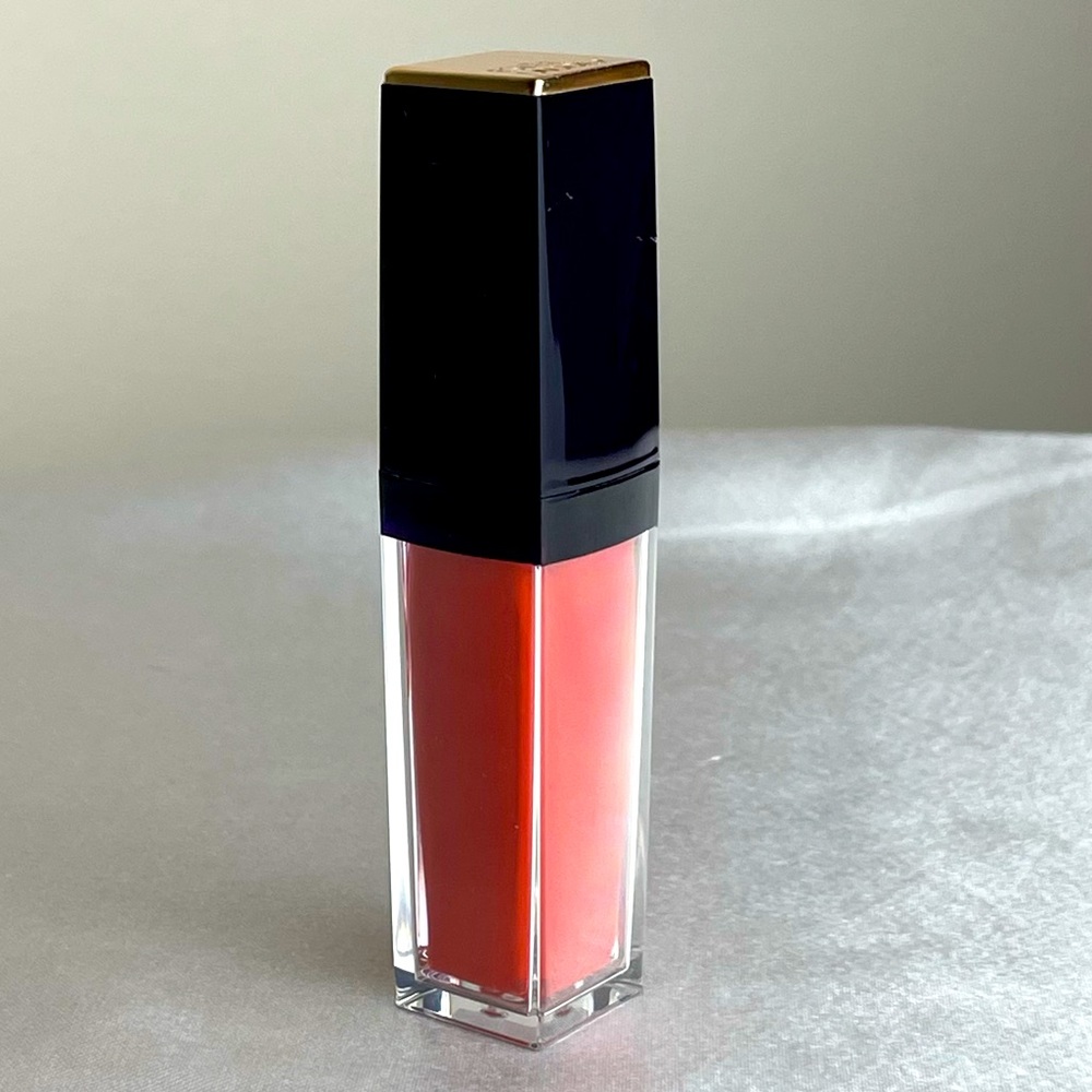 Estée Lauder Liquid Lipstick in Pure Color Envy Liquid Vinyl 305 Patiently Peach